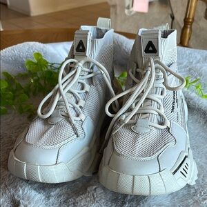 White High-Top Athletic Shoes with Chunky Sole